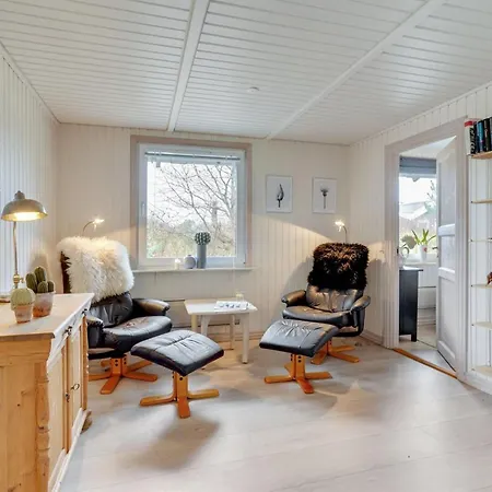 Ursel - 800m From The Sea By Interhome